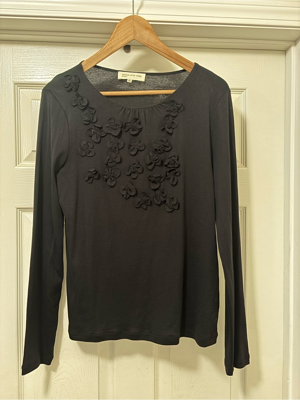 Jones New York Black Long-Sleeve Floral Appliqué Tee
